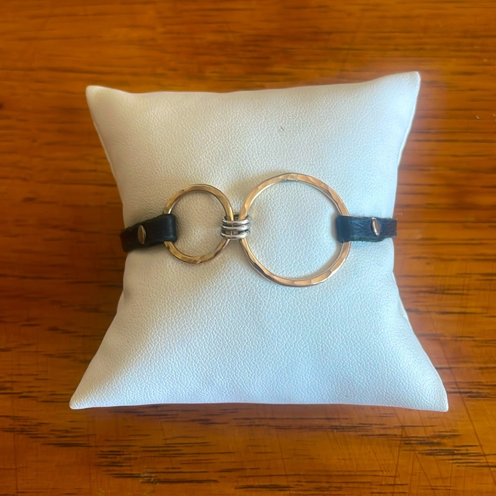 Leather bracelet with double hoop details